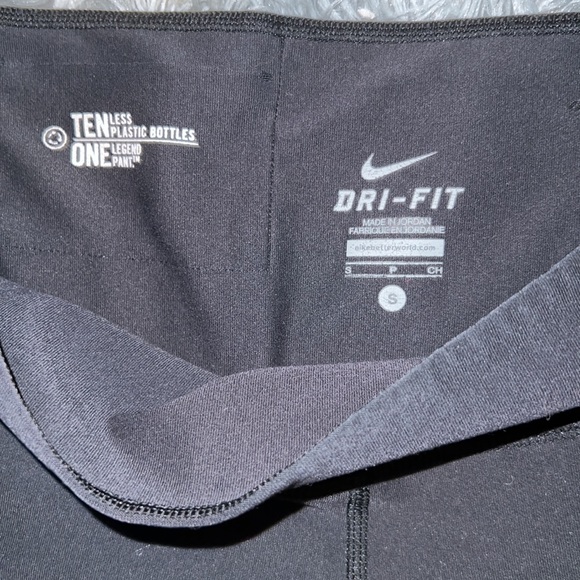 Nike cropped leggings - Picture 2 of 5